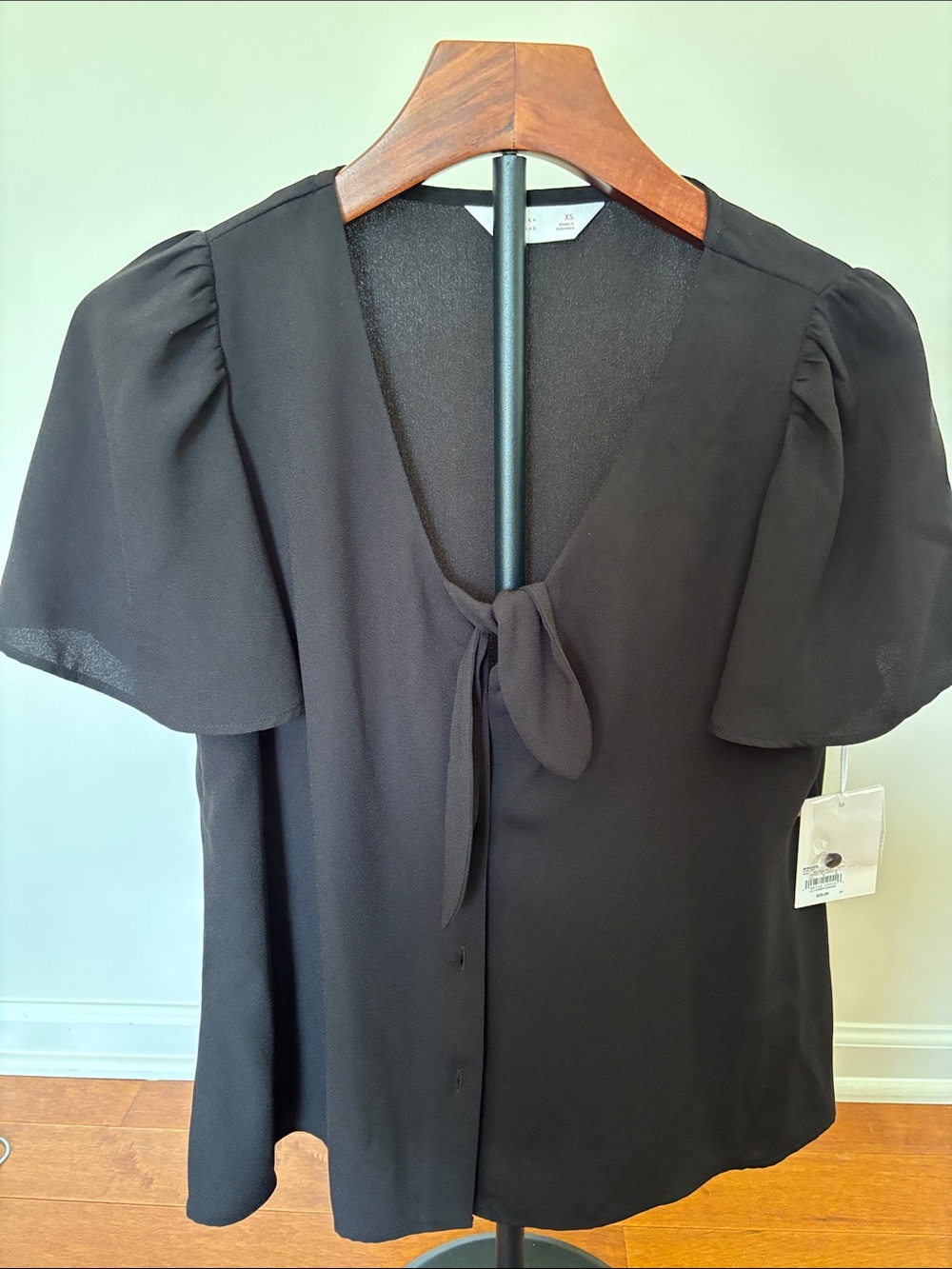 LC Lauren‎ Conrad Black Button-Up Blouse Women’s XS NWT V-Neck Top
